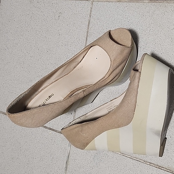 Wedge heels - Picture 2 of 2